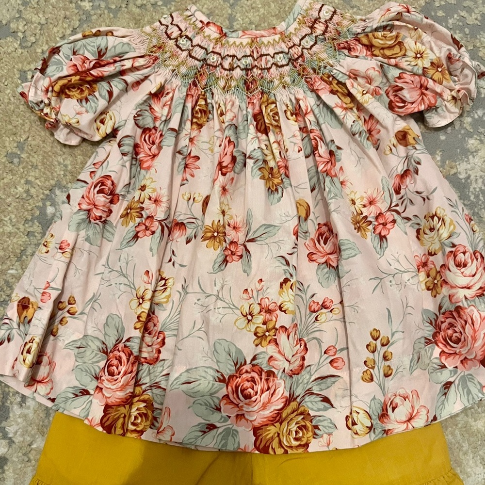 Smocked Sweets - 2T outfit - Like New - Smoke Free, Dog/Cat Friendly